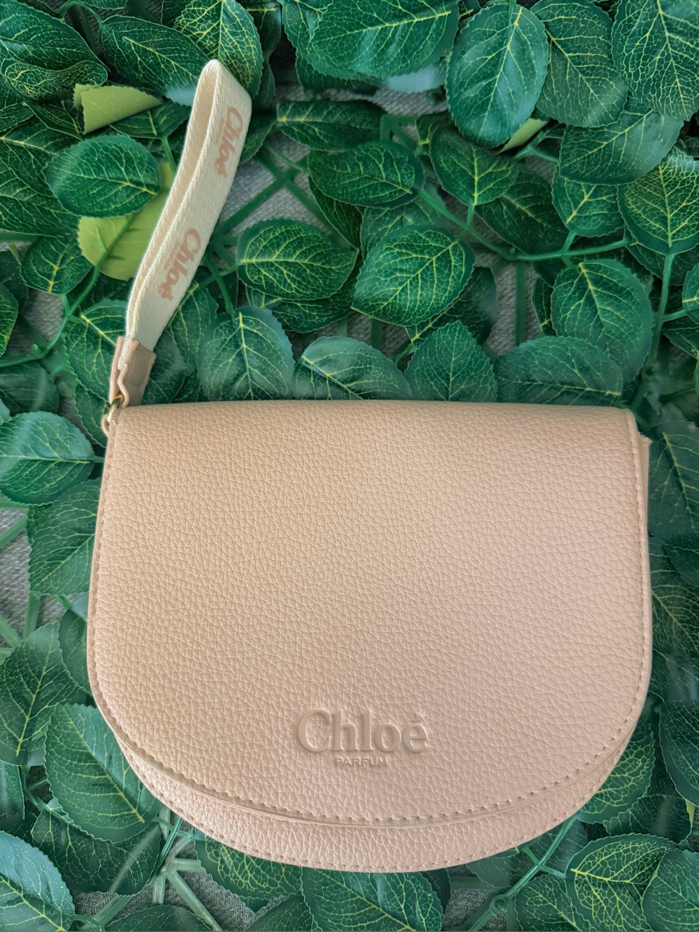 Small Cream/pink Bag - Elegant Half-Moon Design - Picture 2 of 4